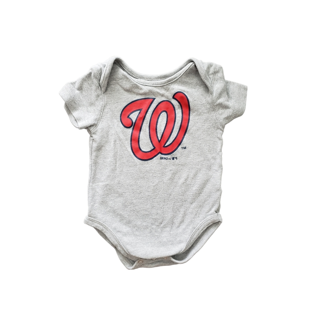 Gen2 12m Washington Nationals Baseball Team Grey Short Sleeve Bodysuit